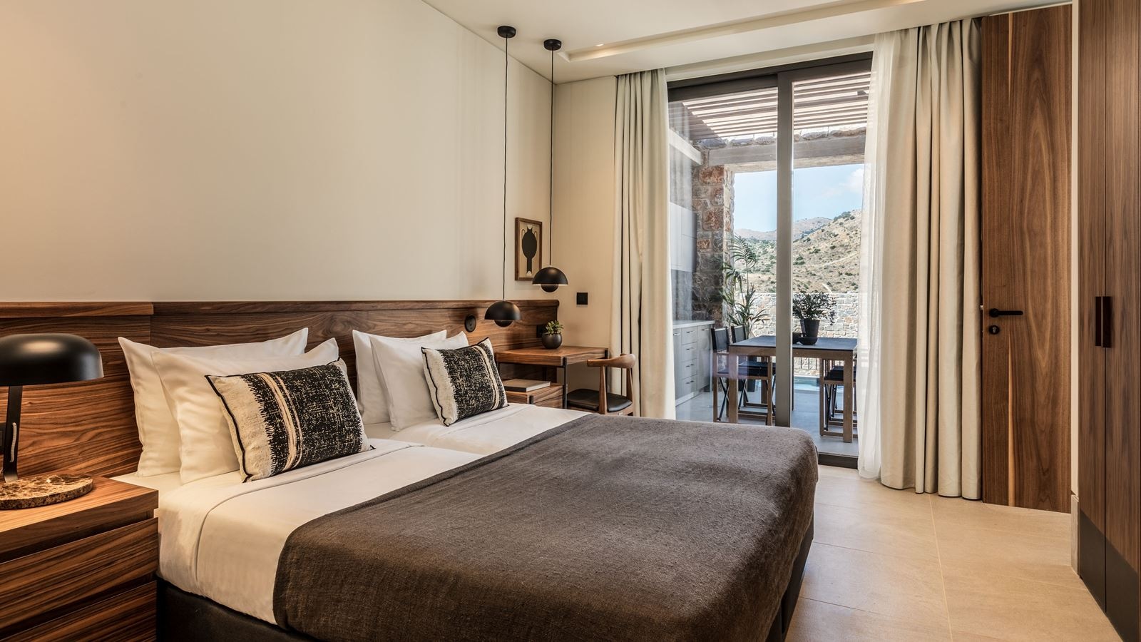 rooms-core-residence-one-bedroom-with-private-pool