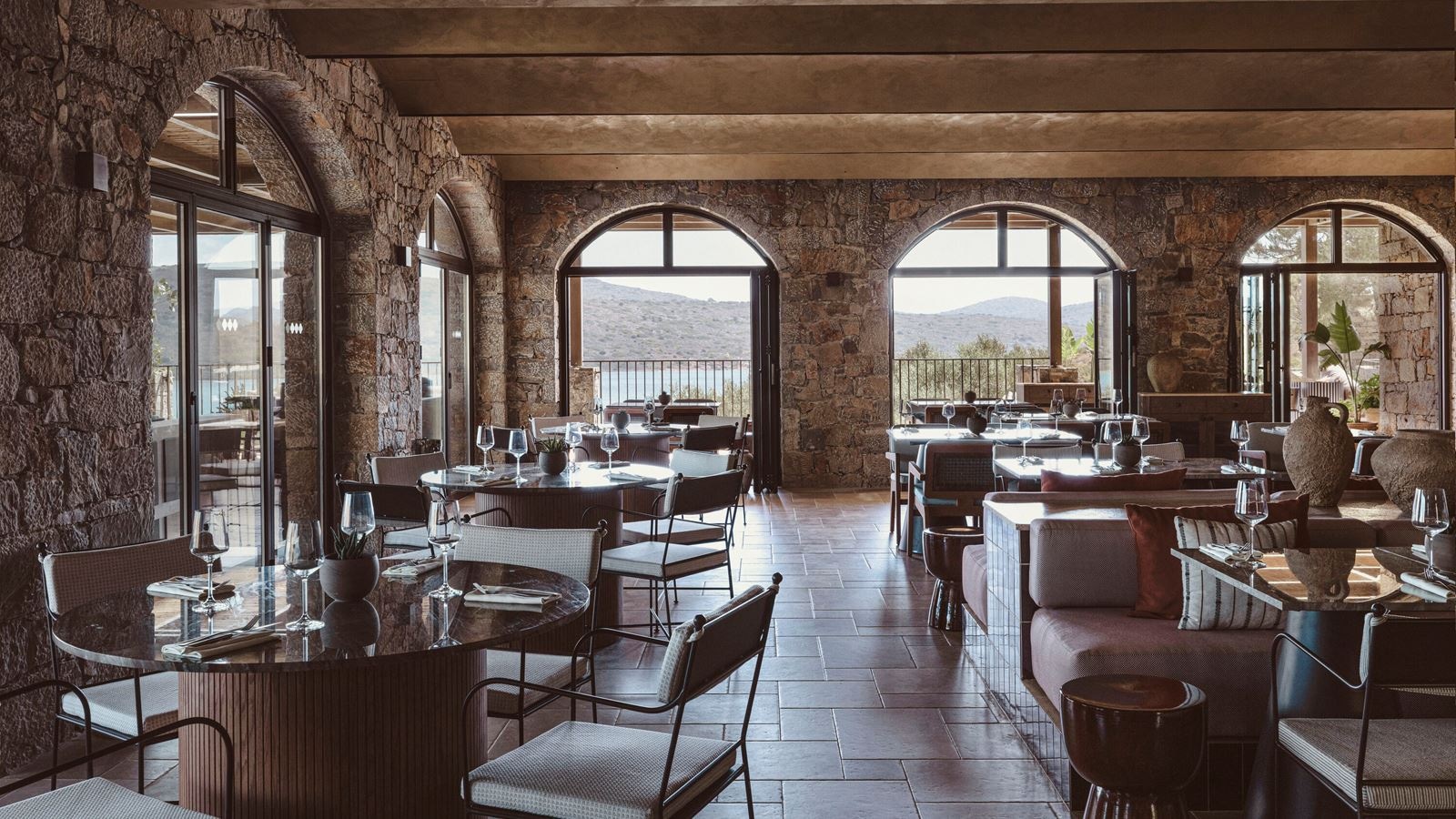 restaurants-antoninos-bar-restaurant-adults-only