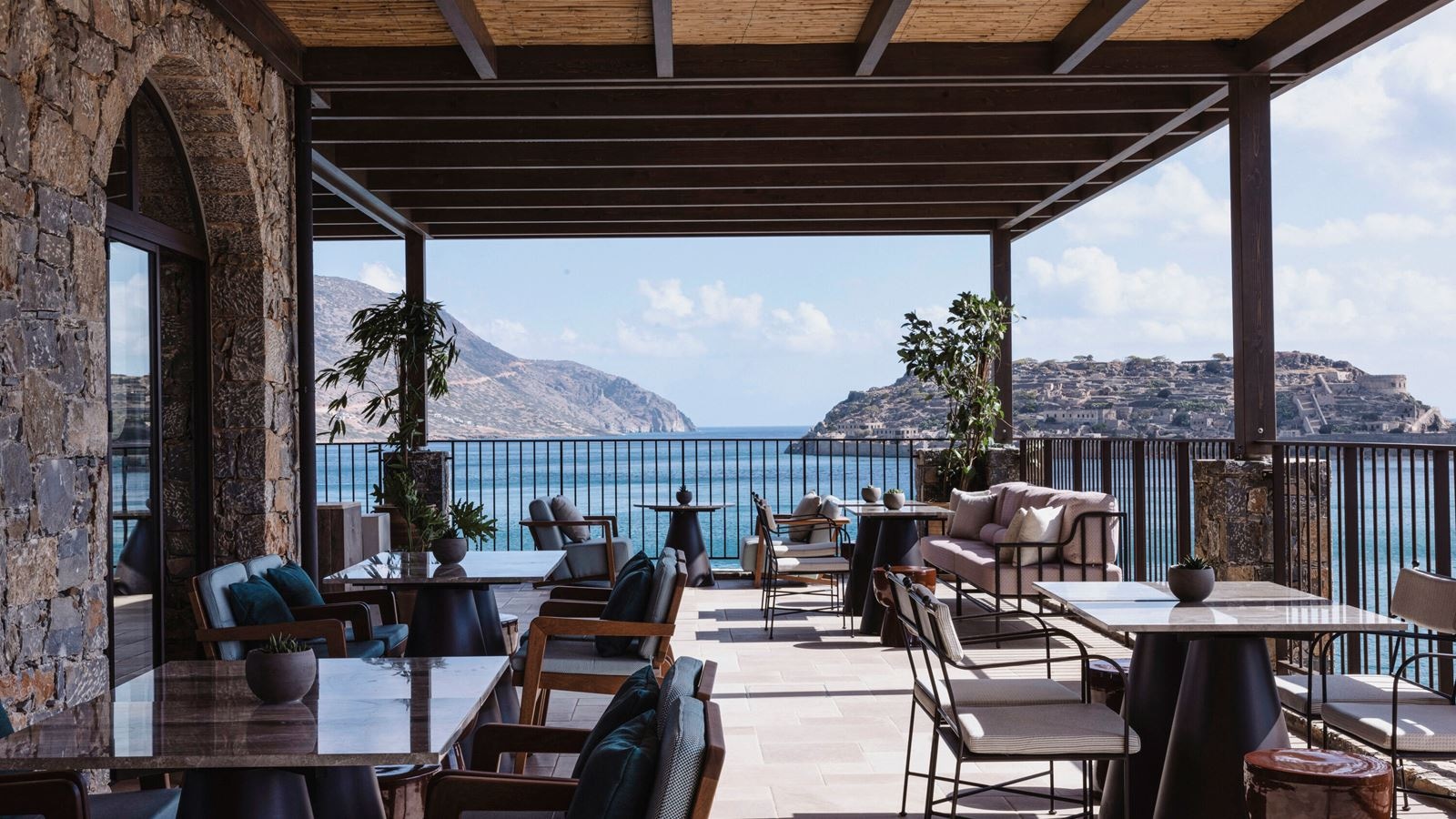 restaurants-antoninos-bar-restaurant-adults-only