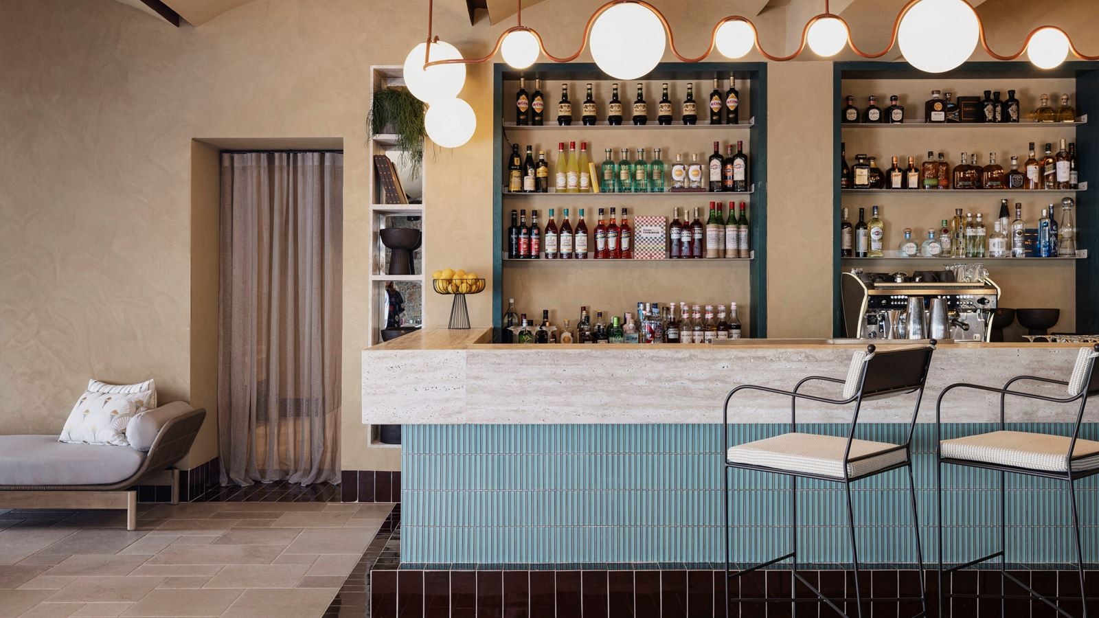 restaurants-antoninos-bar-restaurant-adults-only