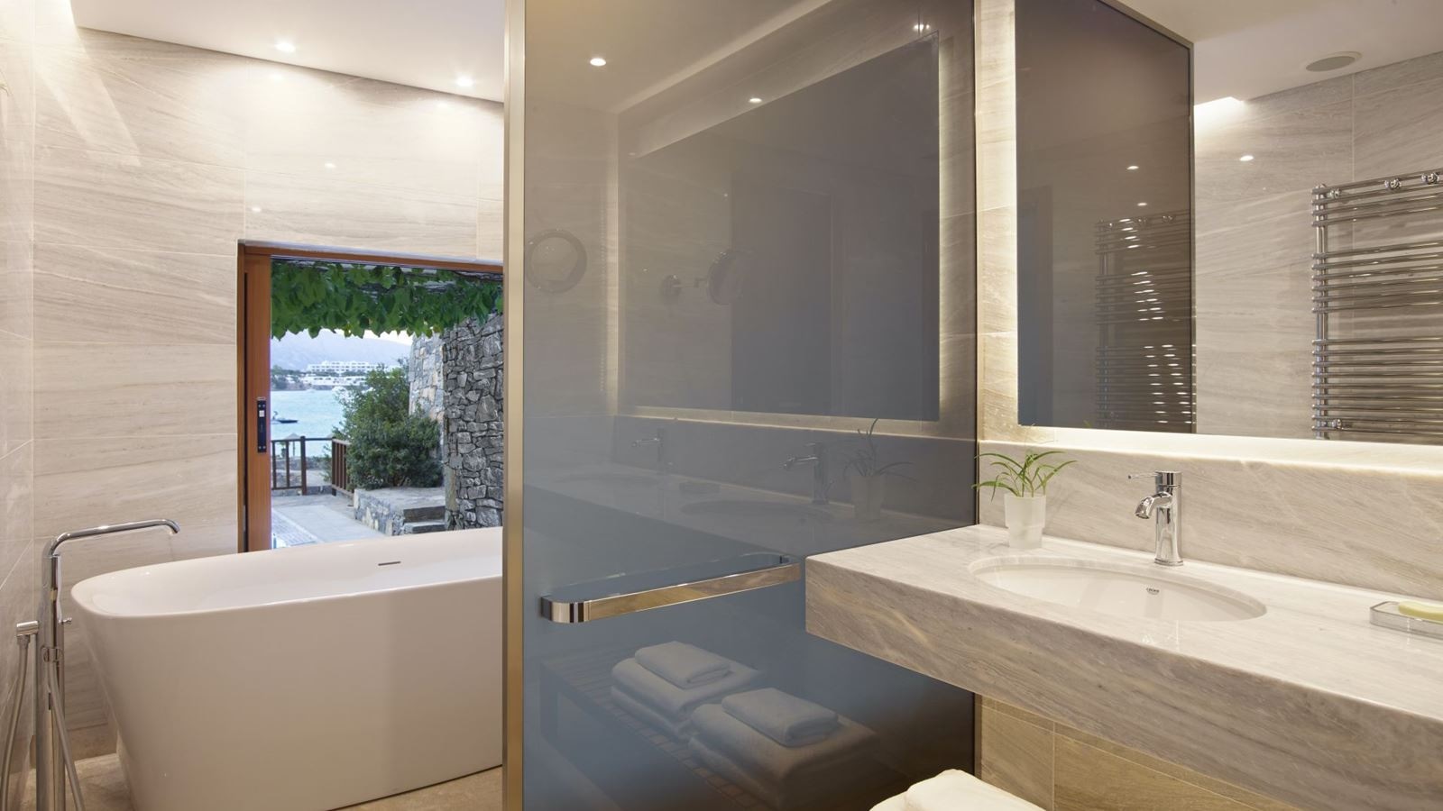 rooms-beachfront-junior-suite-with-private-pool