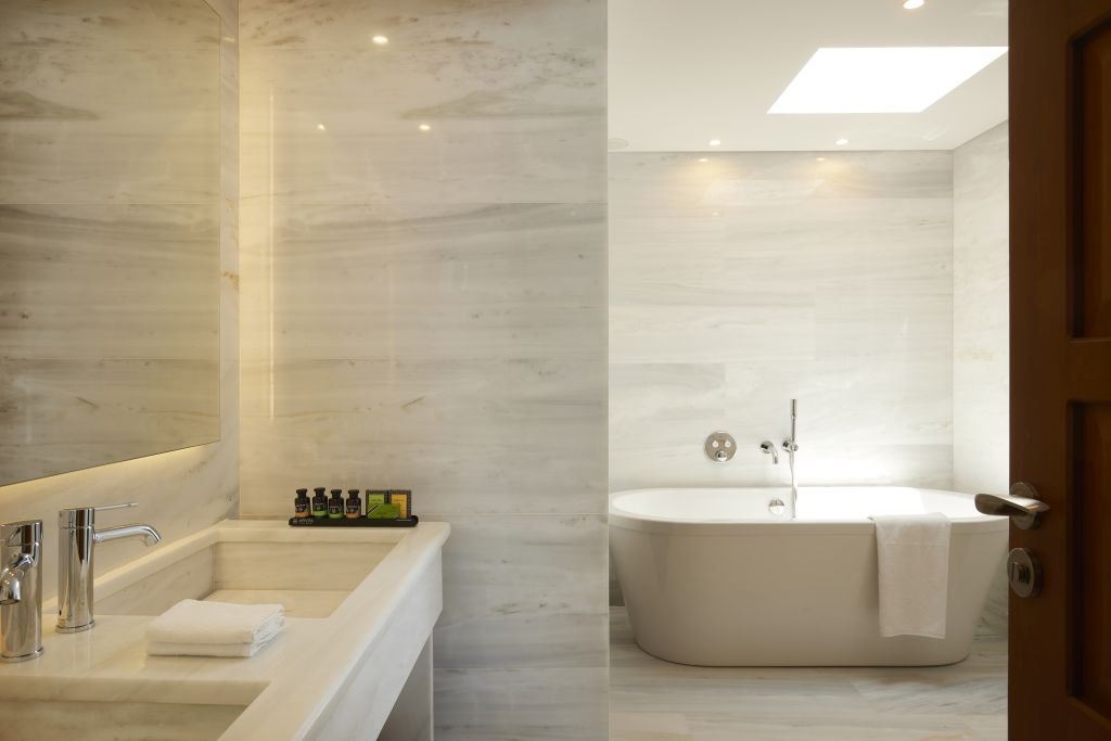 rooms-peninsula-collection-onebedroom-suite-with-individual-pool