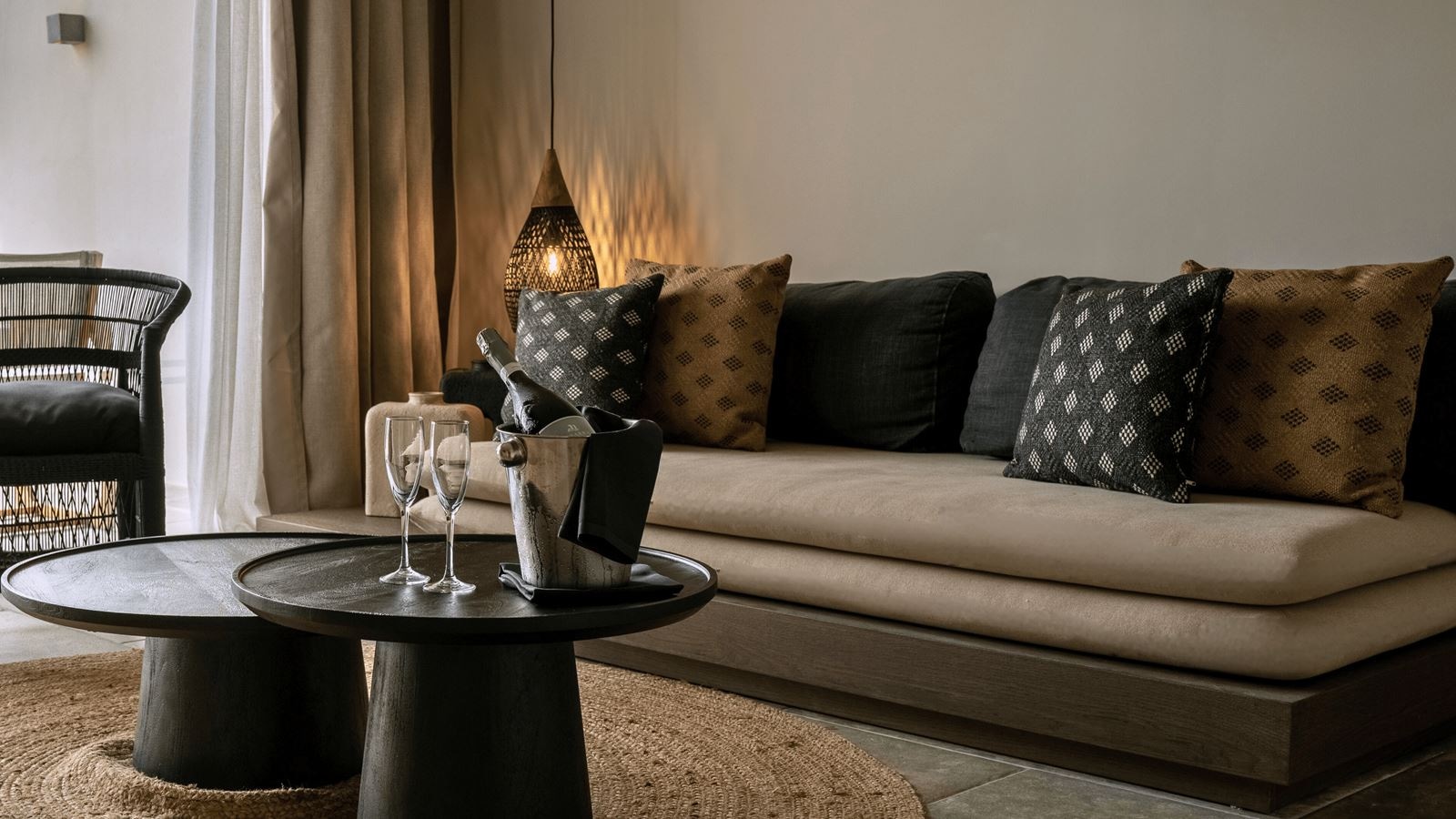 rooms-1-bedroom-island-suite-sea-view