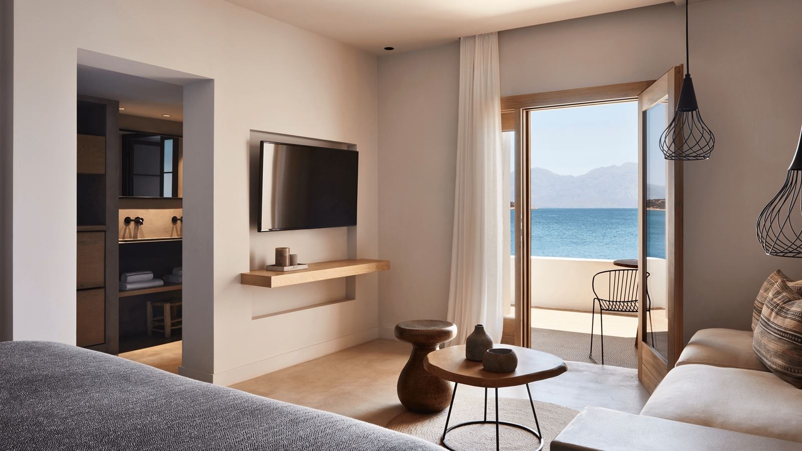 rooms-superior-bungalow-waterfront-with-reserved-sunbeds