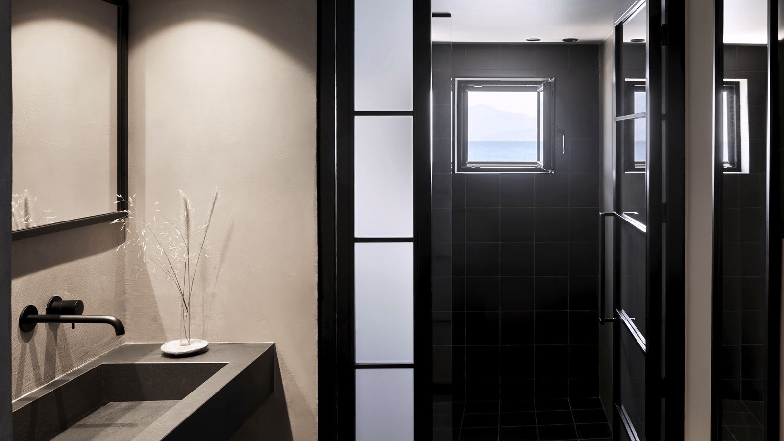 rooms-superior-bungalow-waterfront-with-reserved-sunbeds