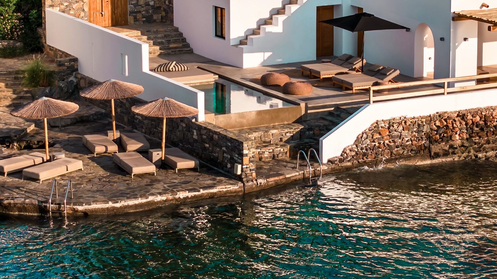 rooms-3-bedroom-waterfront-villa-private-pool