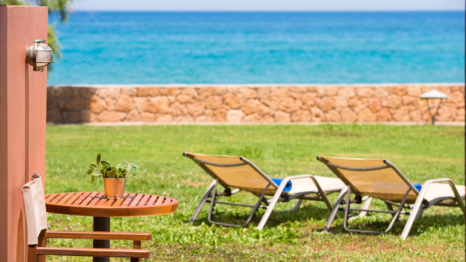 rooms-superior--bungalow-sea-front