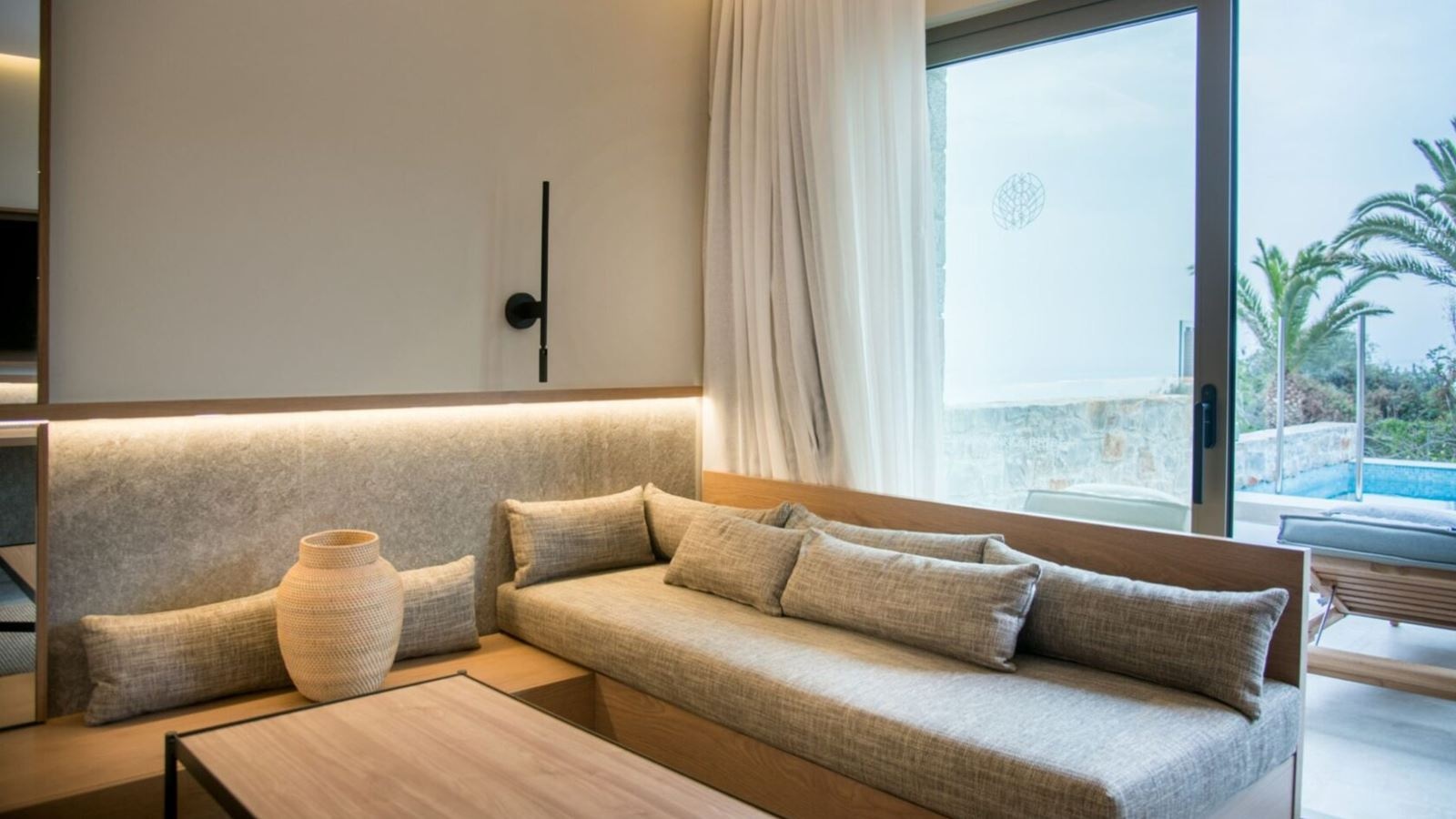 rooms-sunctuary-suite-sea-view-private-pool