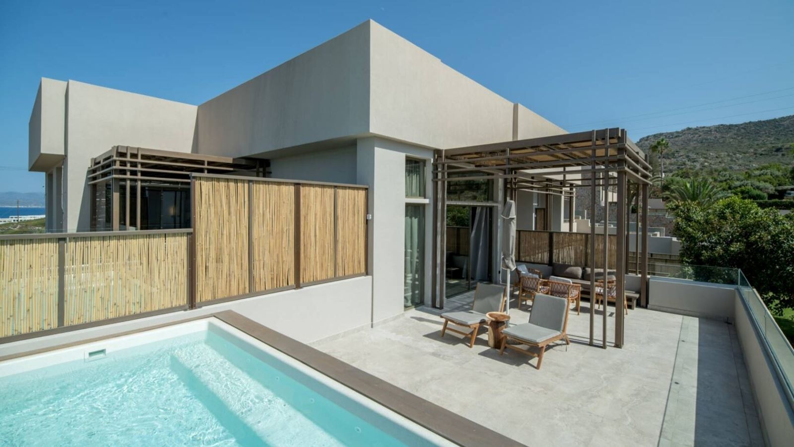 rooms-petite-suite-sea-view-outdoor-jacuzzi