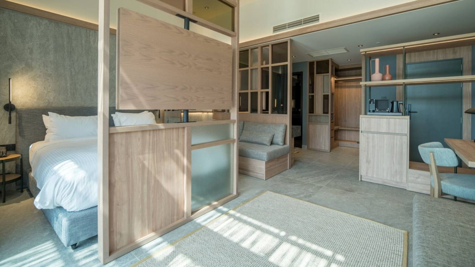 rooms-petite-suite-sea-view-outdoor-jacuzzi