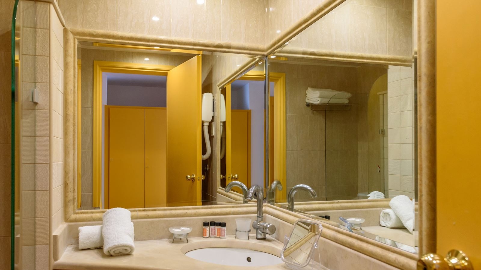 rooms-triple-room-land-view