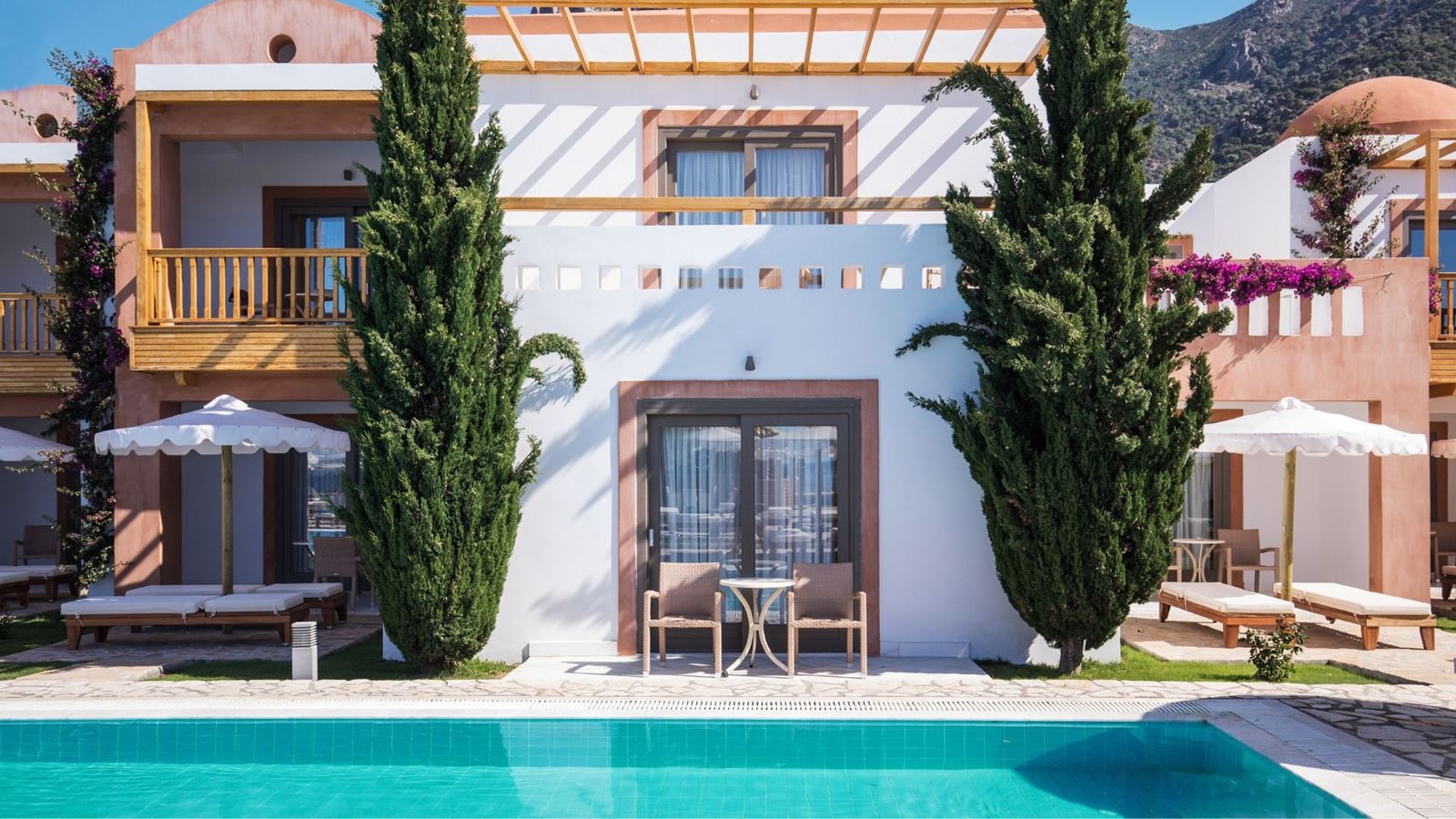 rooms-bungalow-sharing-pool