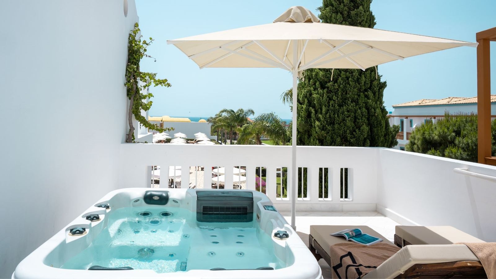 rooms-bungalow-family-garden-view-with-jacuzzi