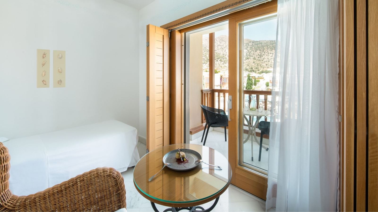 rooms-bungalow-family-balcony-or-terrace