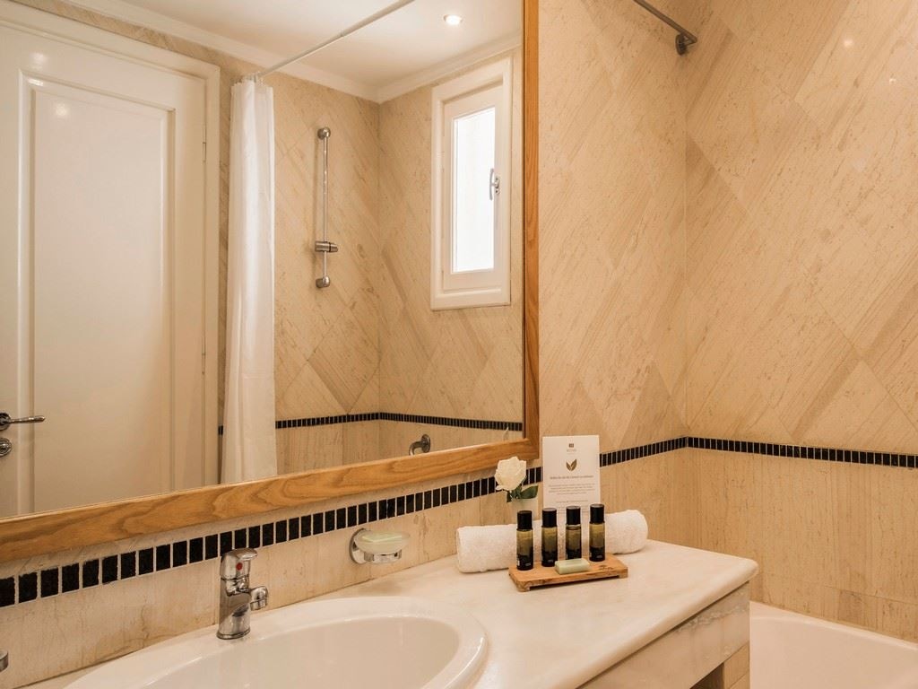 rooms-superior-twin-sharing-pool