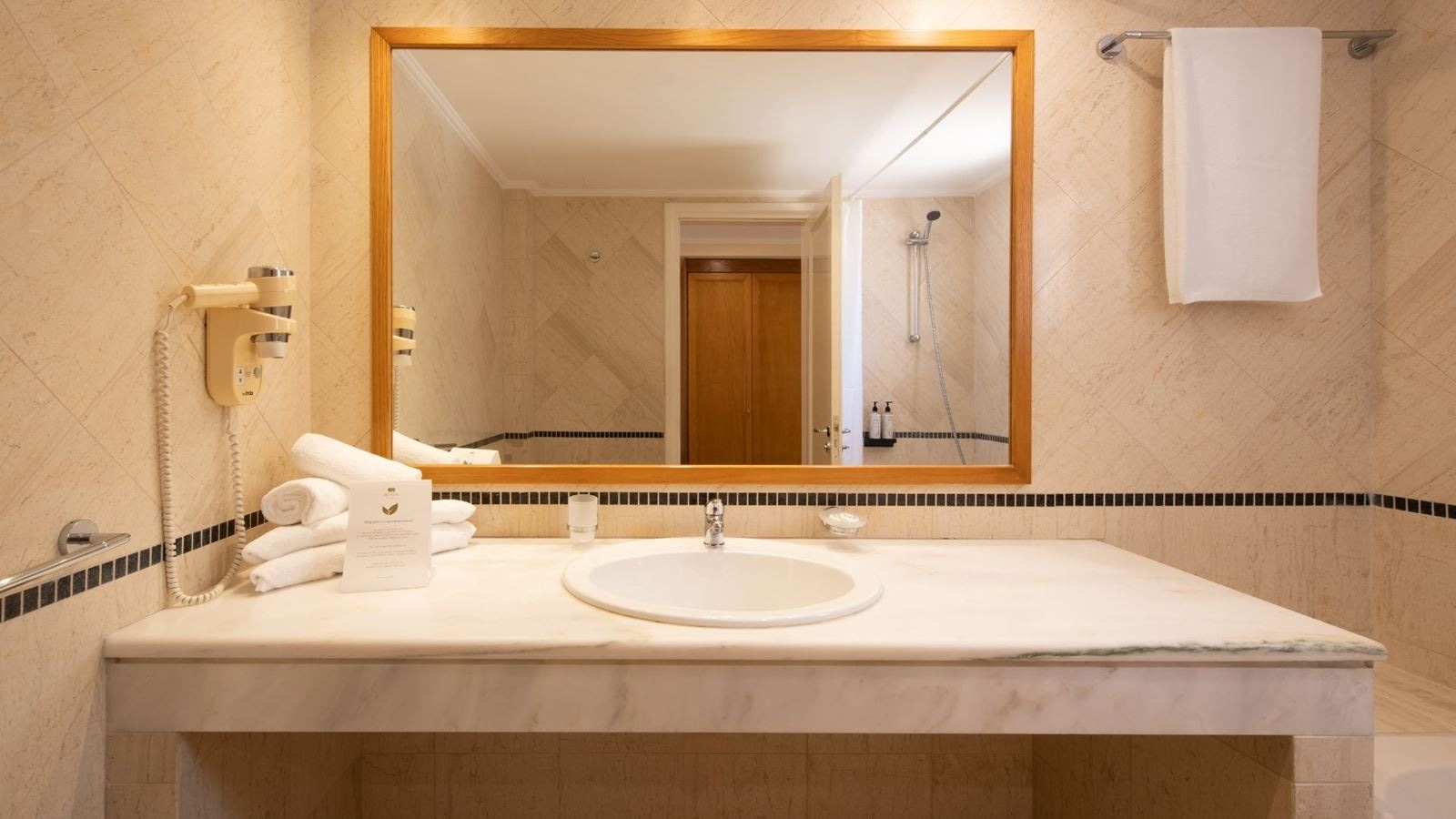 rooms-superior-maisonette-sharing-pool