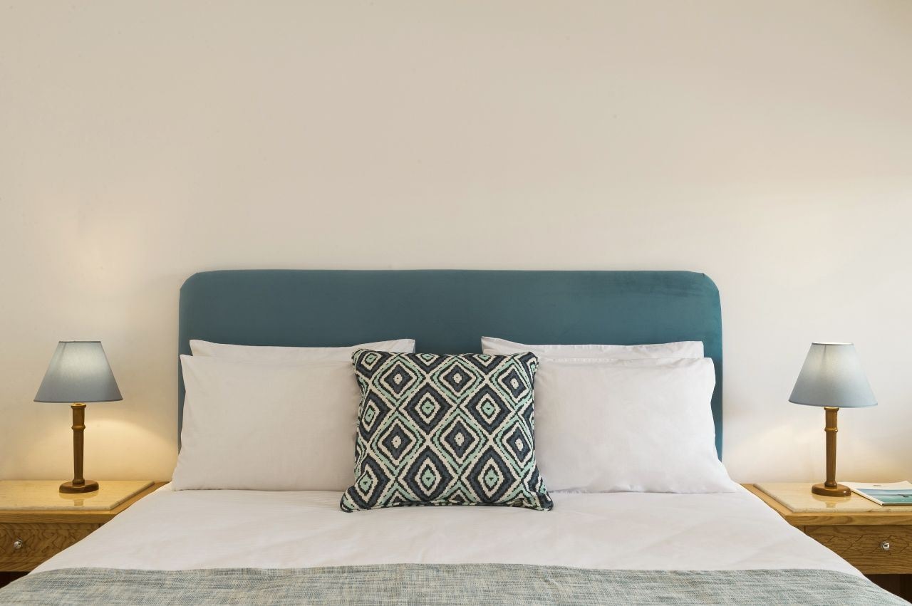 rooms-family-land-view