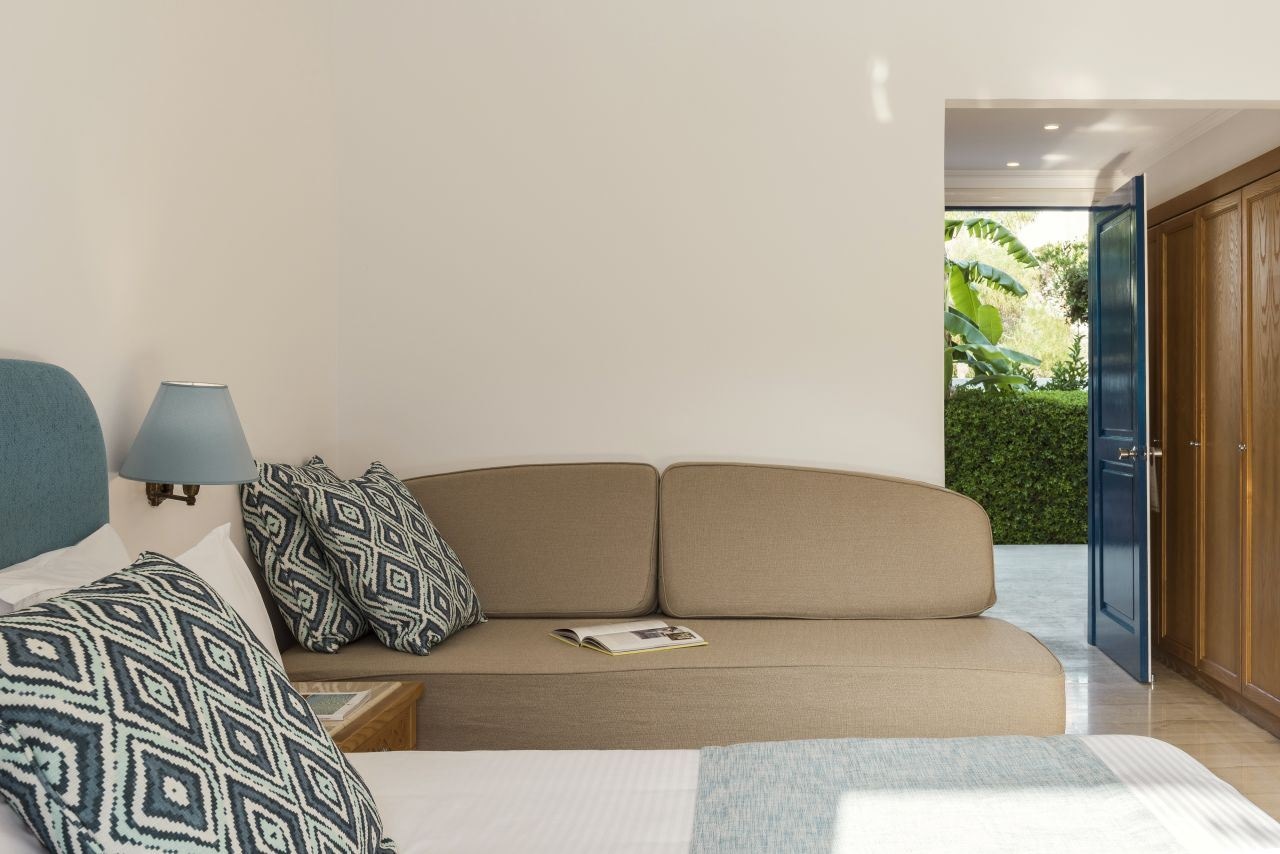 rooms-family-land-view