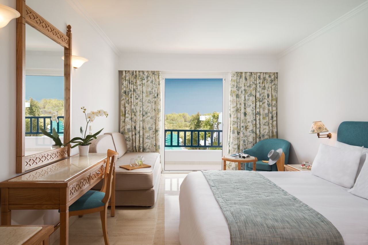 rooms-double-sea--pool-view