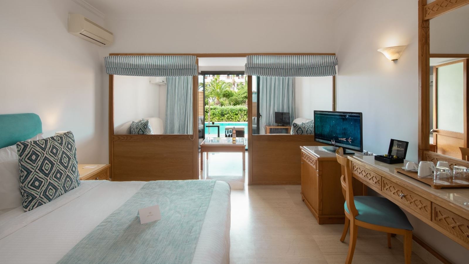 rooms-family-private-pool