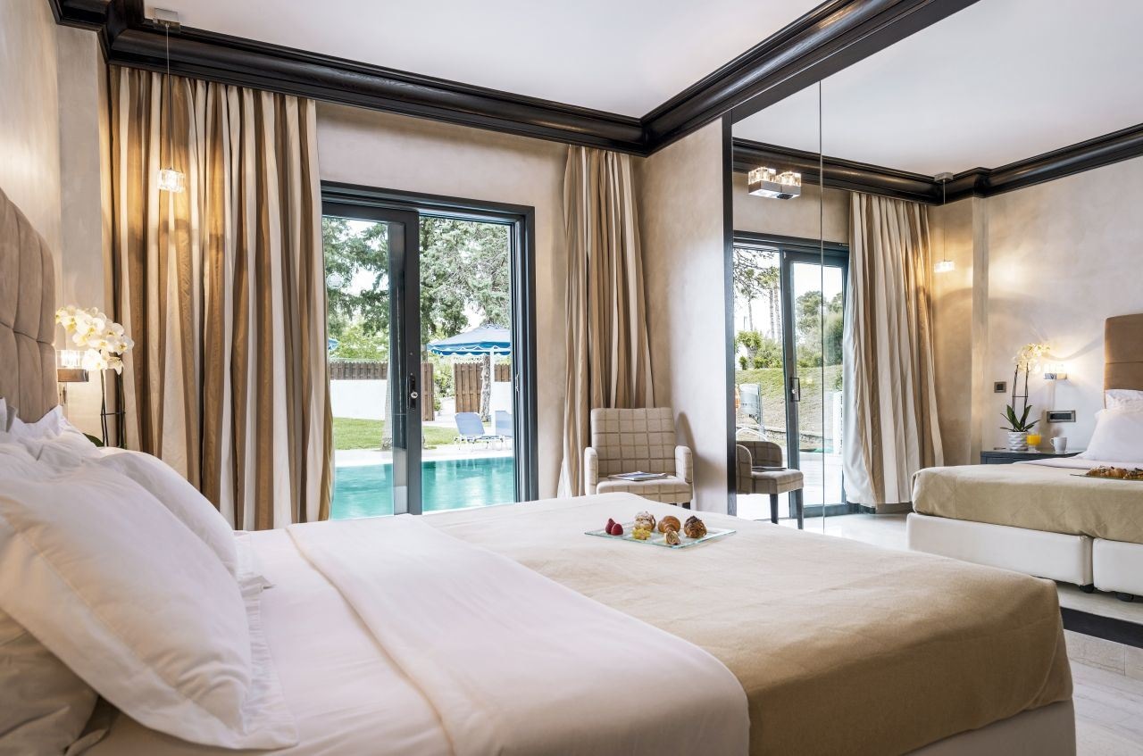 rooms-room-double-sharing-pool