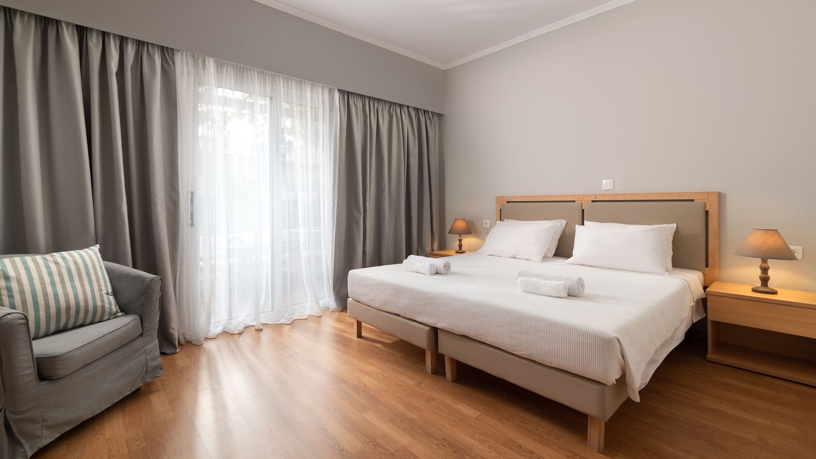 rooms-standard-double-room-balcony