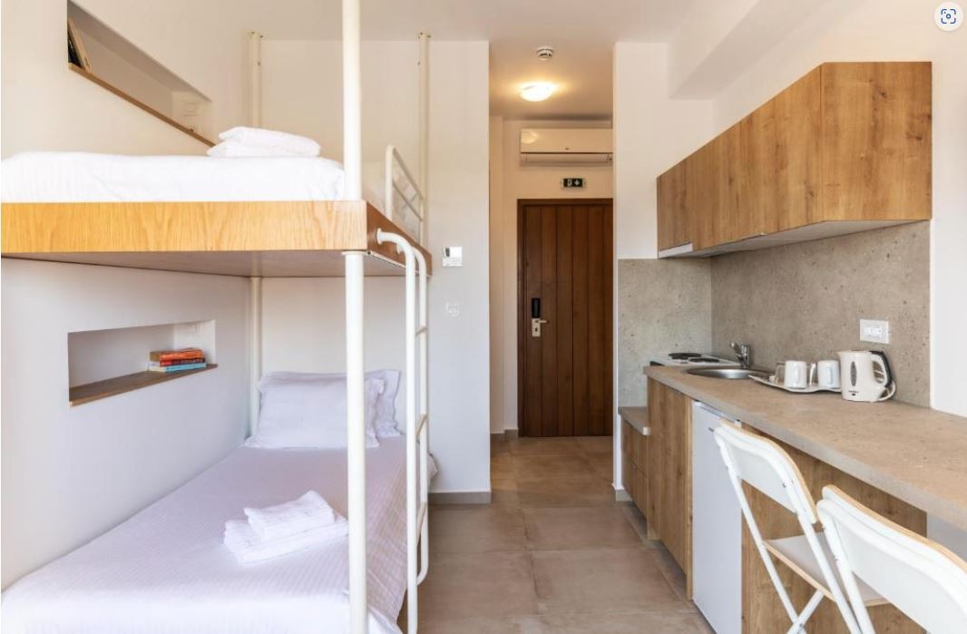 rooms-pool-splash-room-for-2