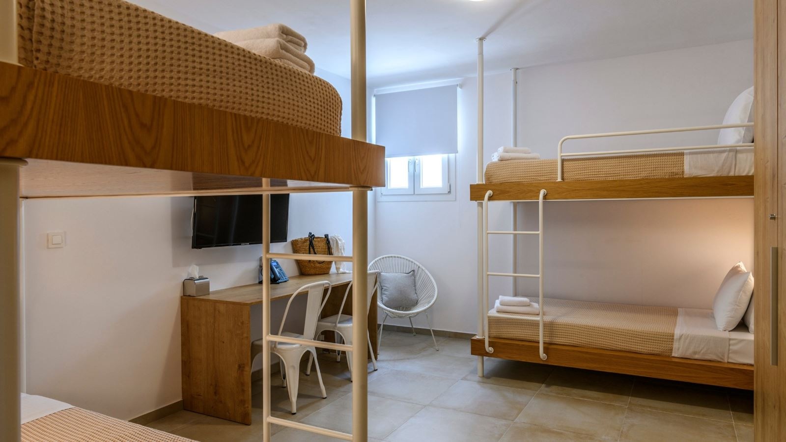 rooms-funky-vibes-room-for-4