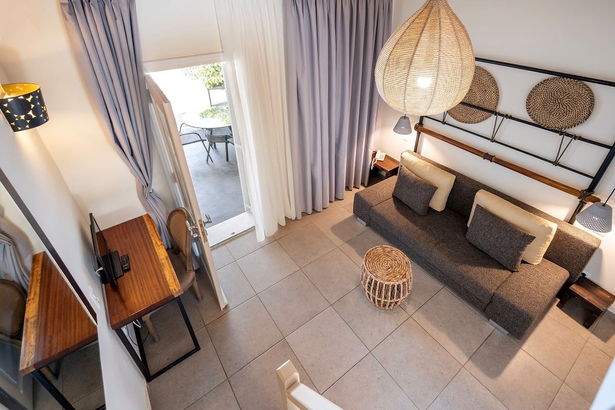 rooms-maisonette-with-private-pool--sea-view