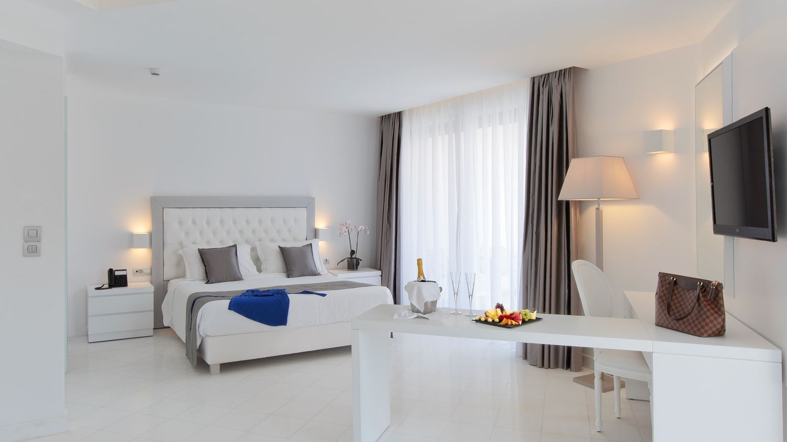 rooms-superior-suite-balcony-or-terrace