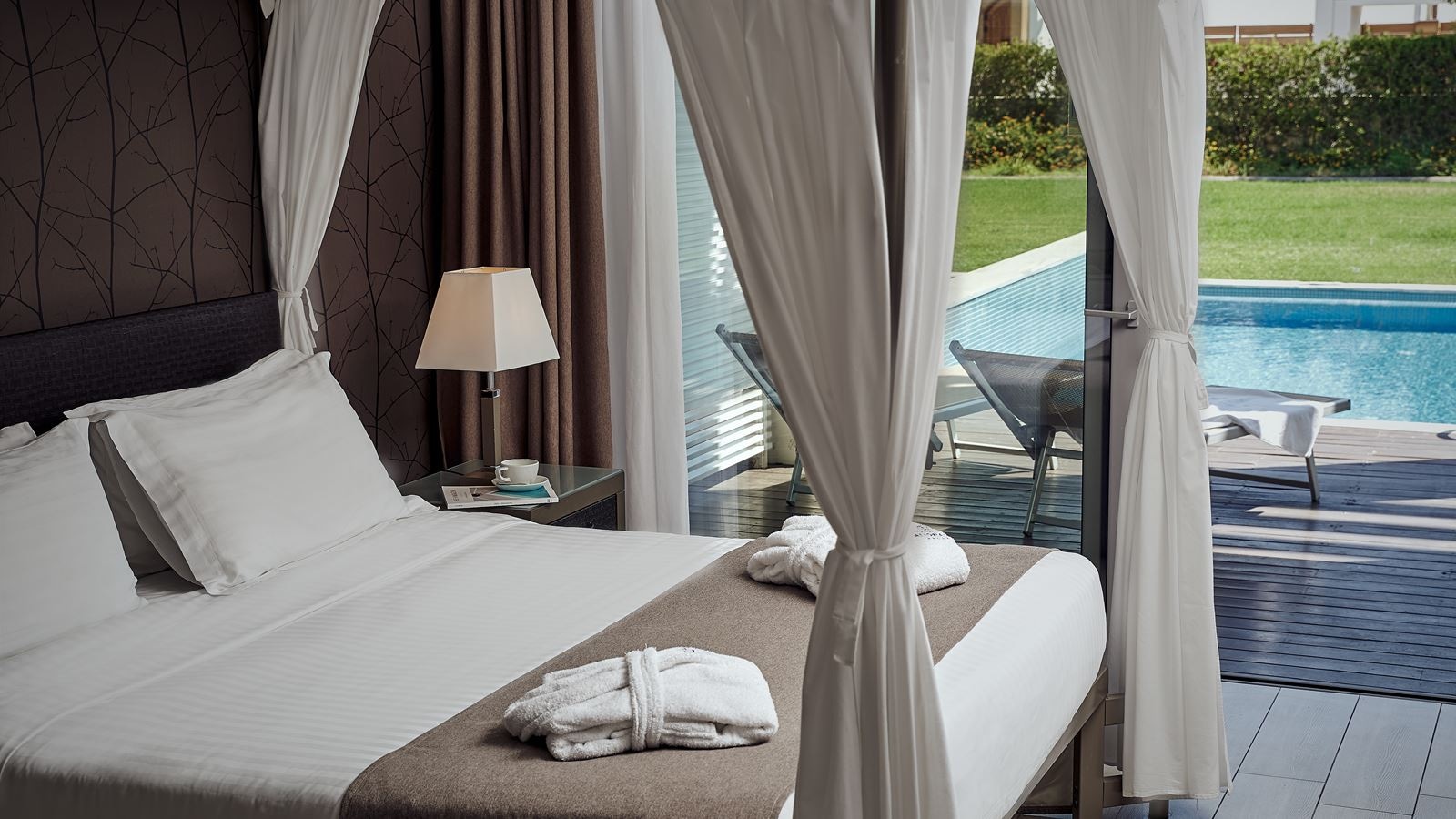 rooms-superior-junior-suite-private-pool-terrace