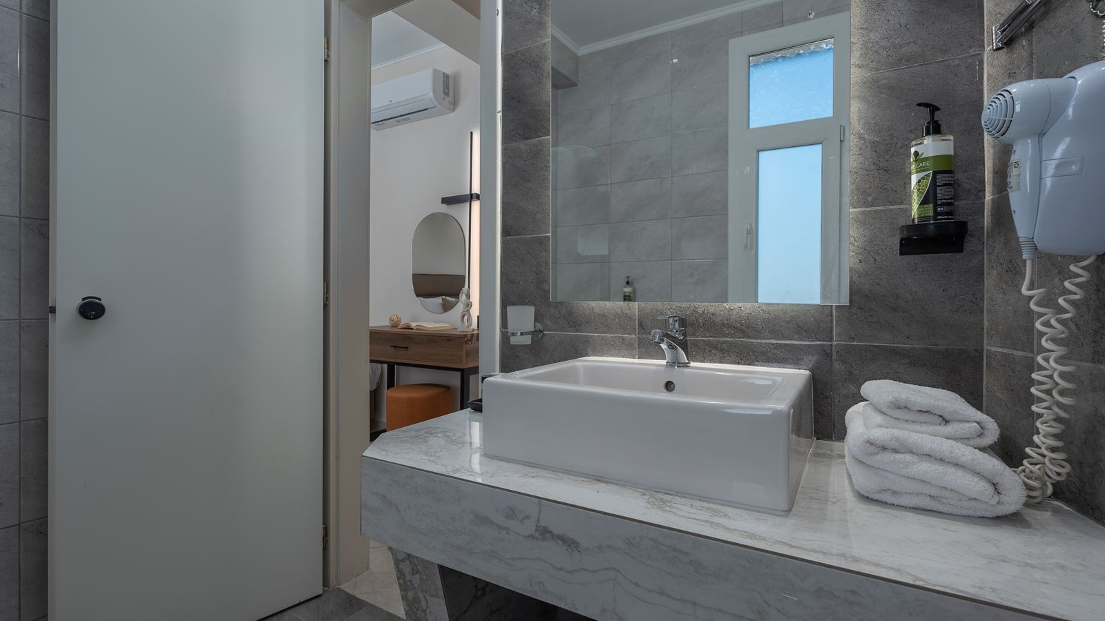 rooms-standard-double-room--side-sea-view