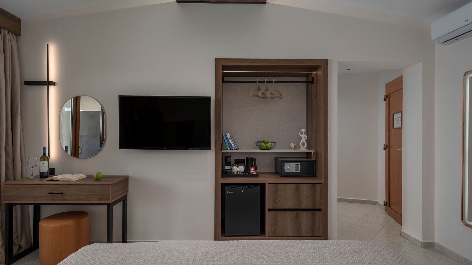 rooms-standard-double-room--side-sea-view