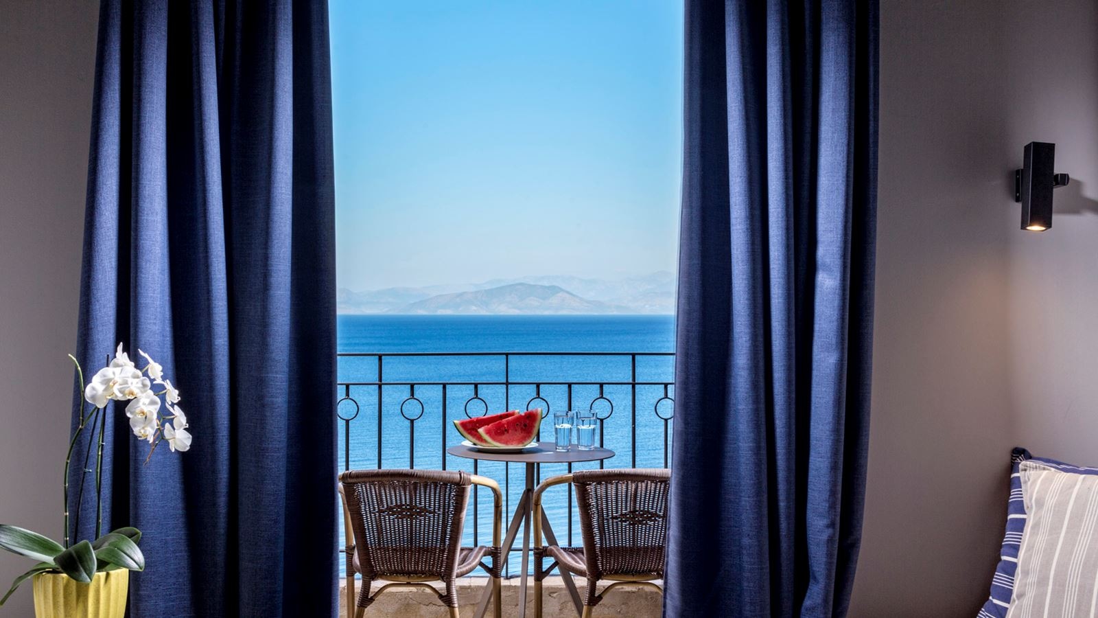 rooms-main-building-double-room-sea-view