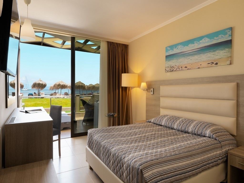 rooms-bungalow-double-beach-front-balcony-or-terrace