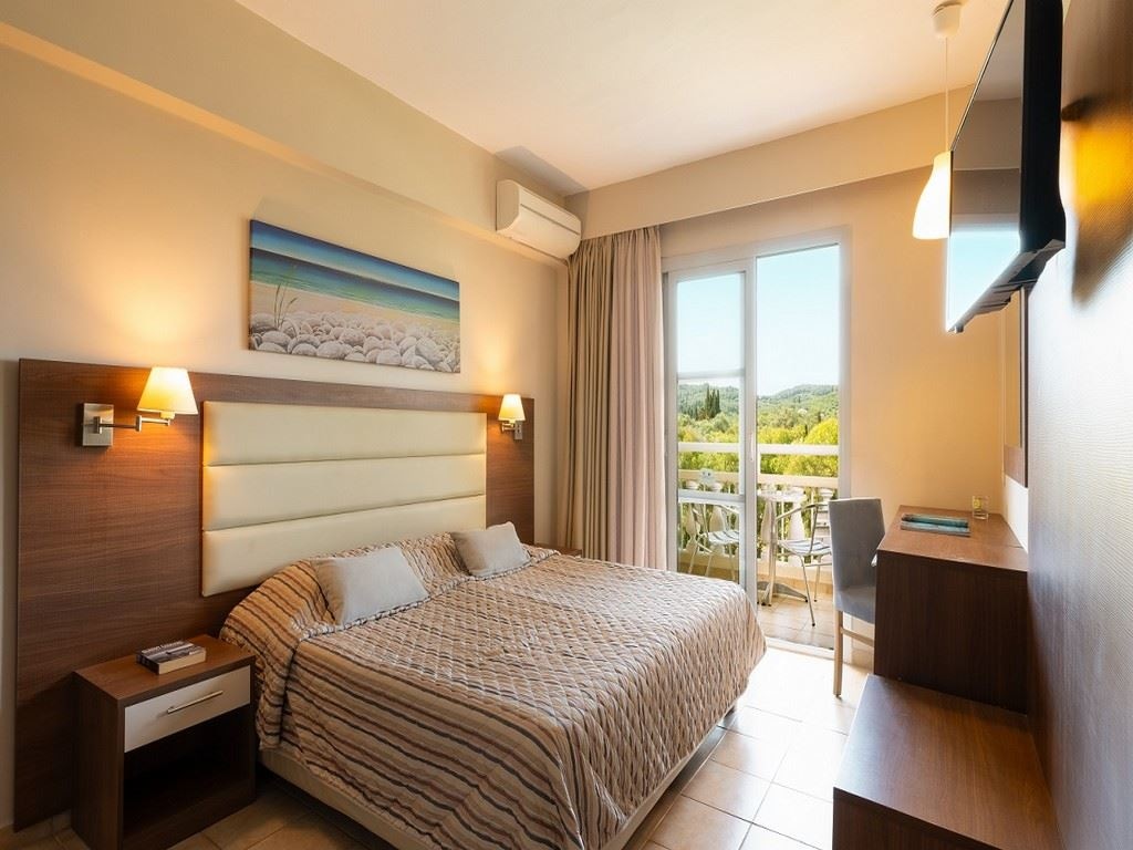 rooms-room-twin-river--view-balcony-or-terrace