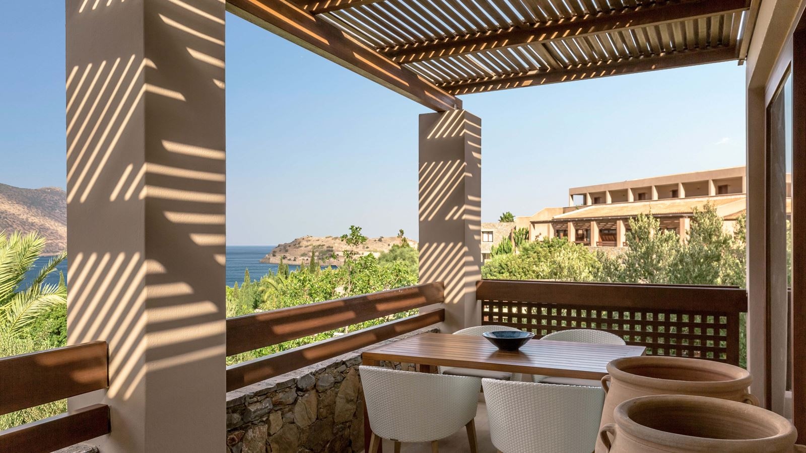 rooms-deluxe-bungalow-sea-view