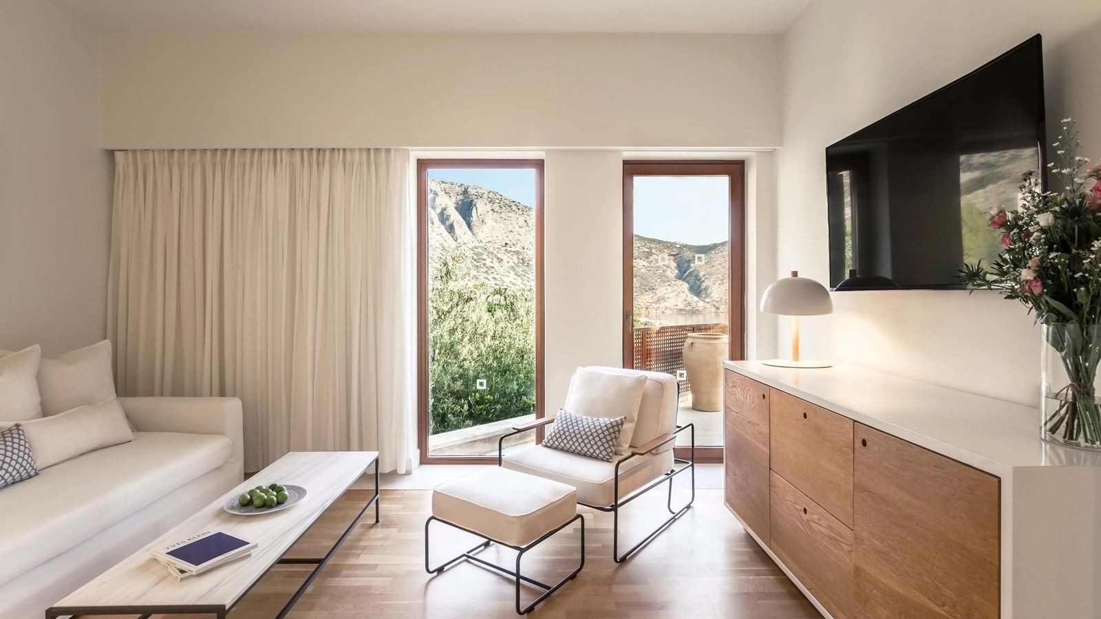 rooms-deluxe-suite-sea-view