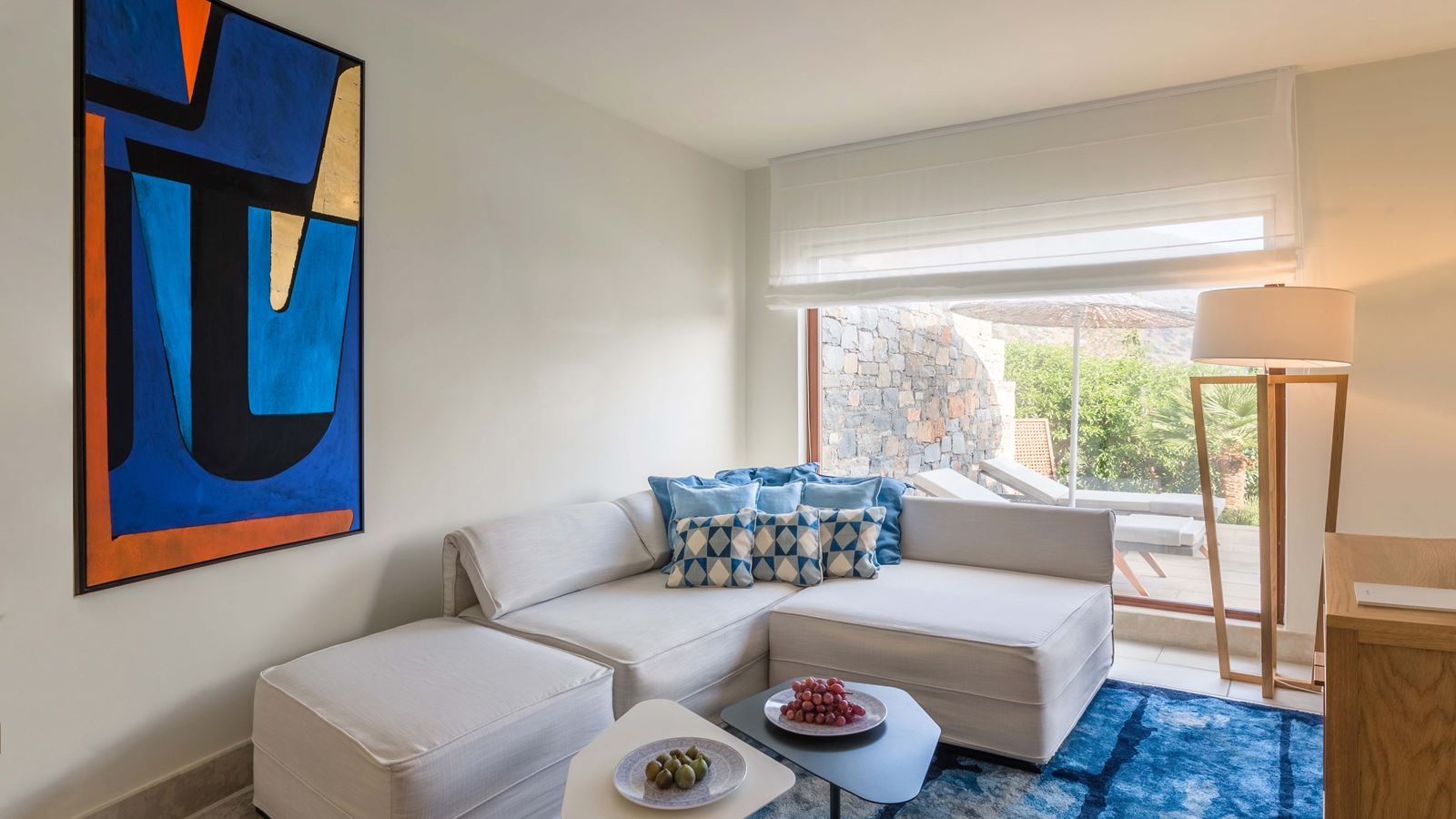 rooms-island-suite-sea-view-private-heated-pool