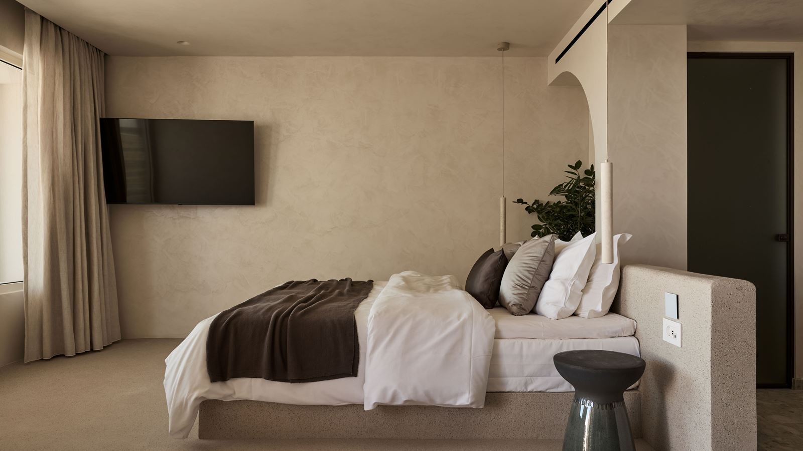 rooms-starlight-1-bedroom-suite-pool-view-outdoor-jacuzzi