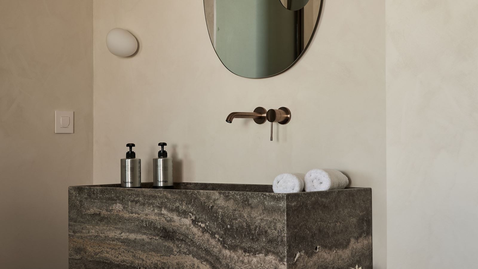 rooms-starlight-1-bedroom-suite-pool-view-outdoor-jacuzzi