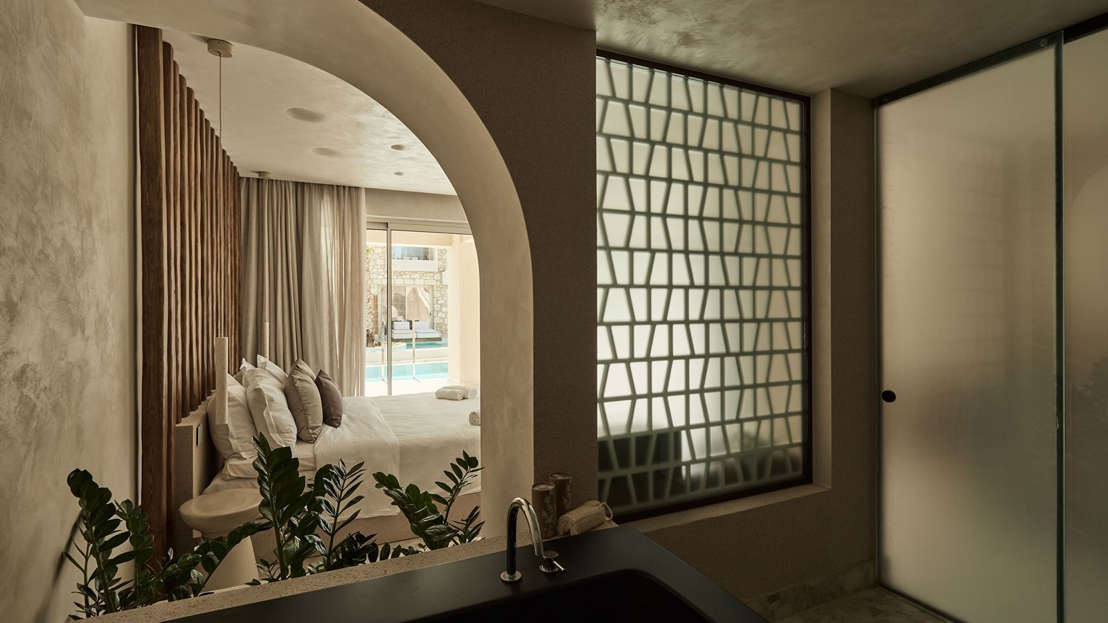 rooms-1-bedroom-suite-seaview-swimup