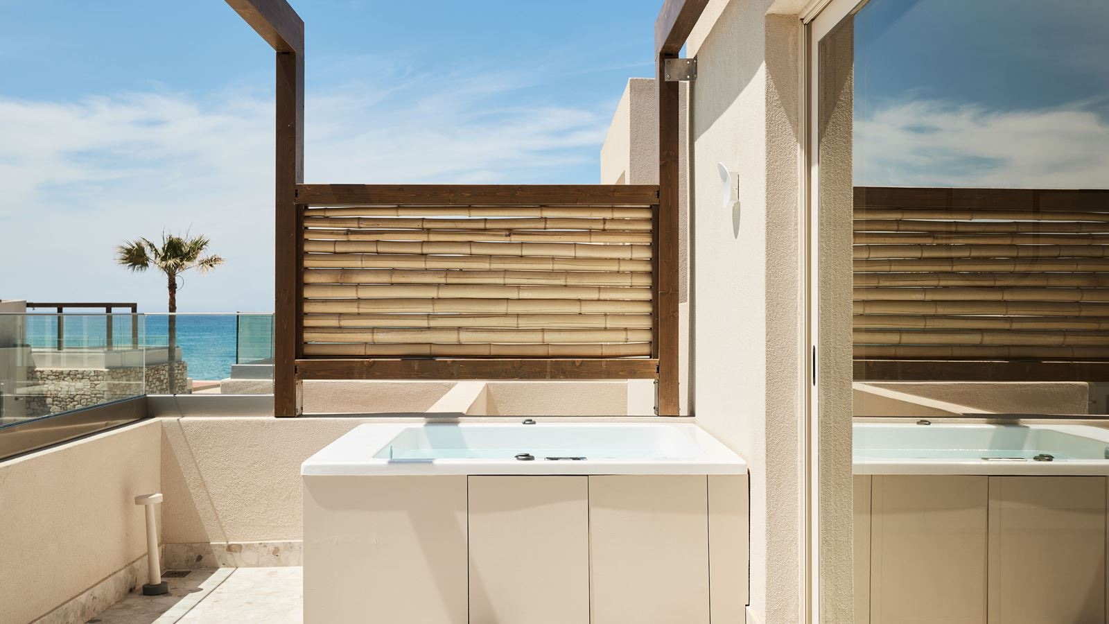 rooms-loft-bliss-suite-maisonette-seaview-outdoor-jacuzzi