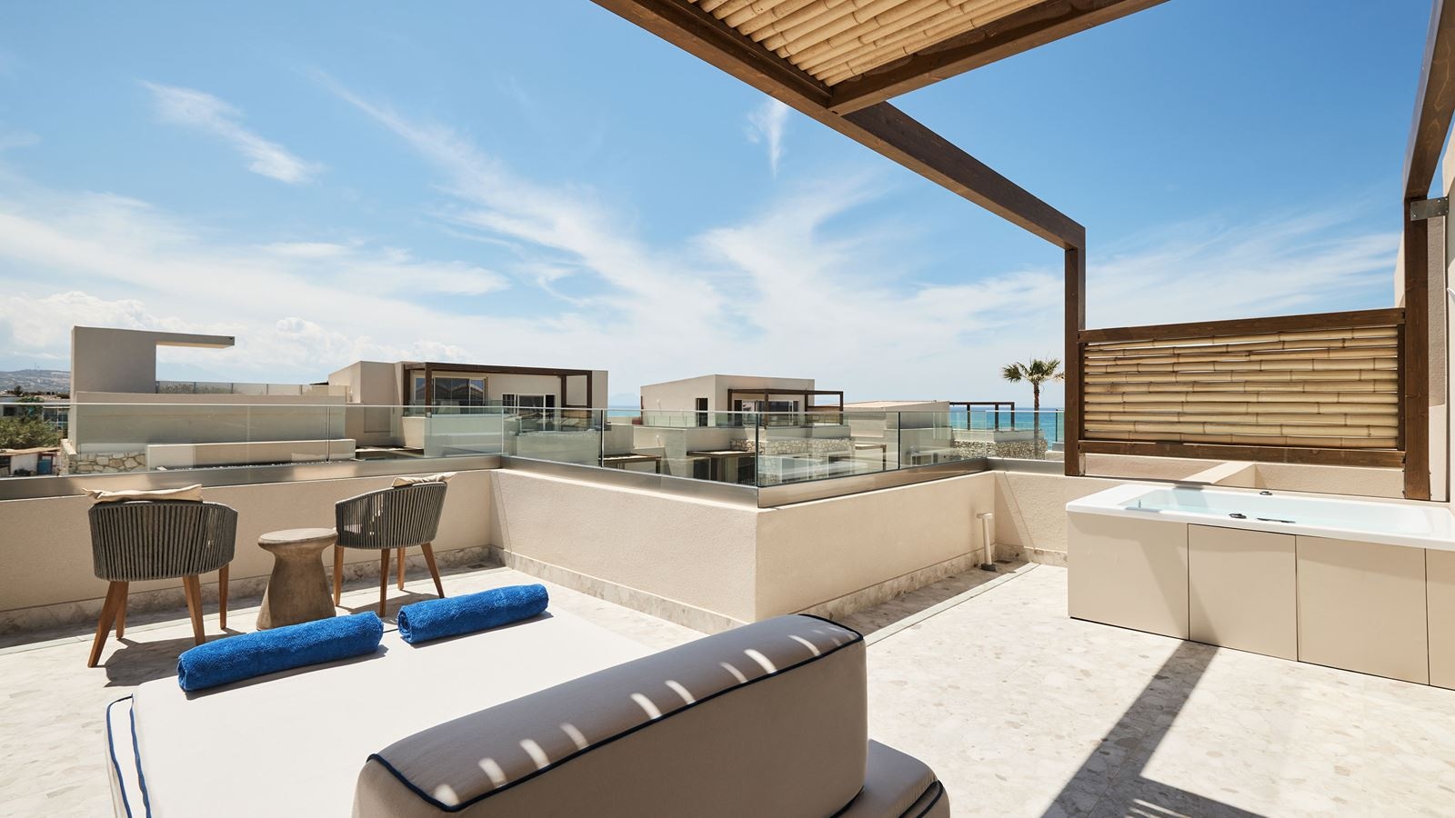 rooms-loft-bliss-suite-maisonette-seaview-outdoor-jacuzzi