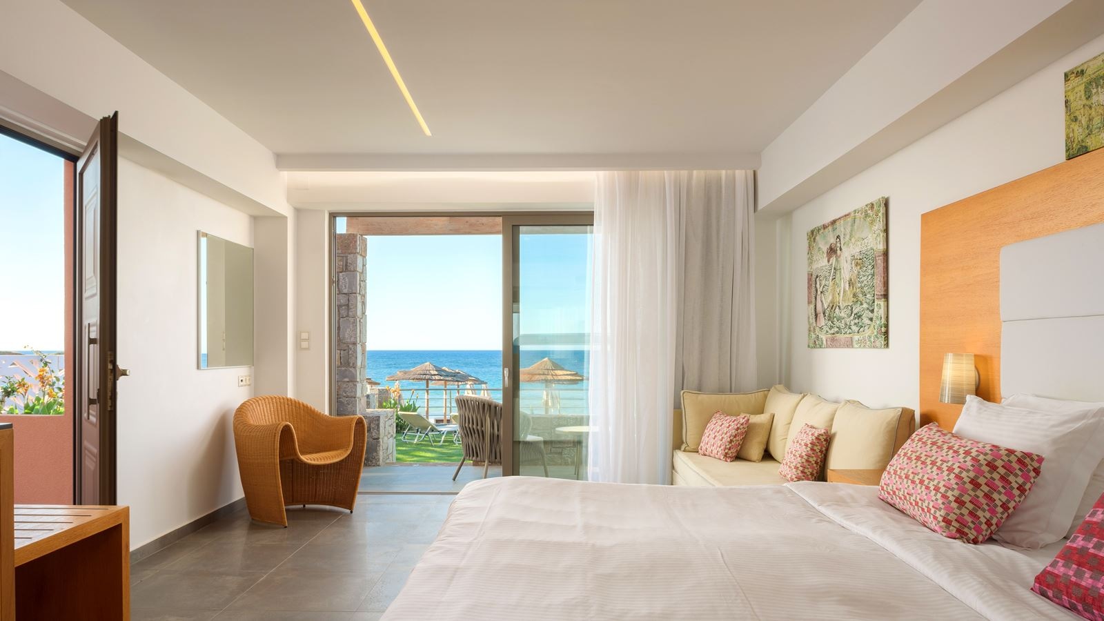 rooms-diamond-suite-beachfront-fsv