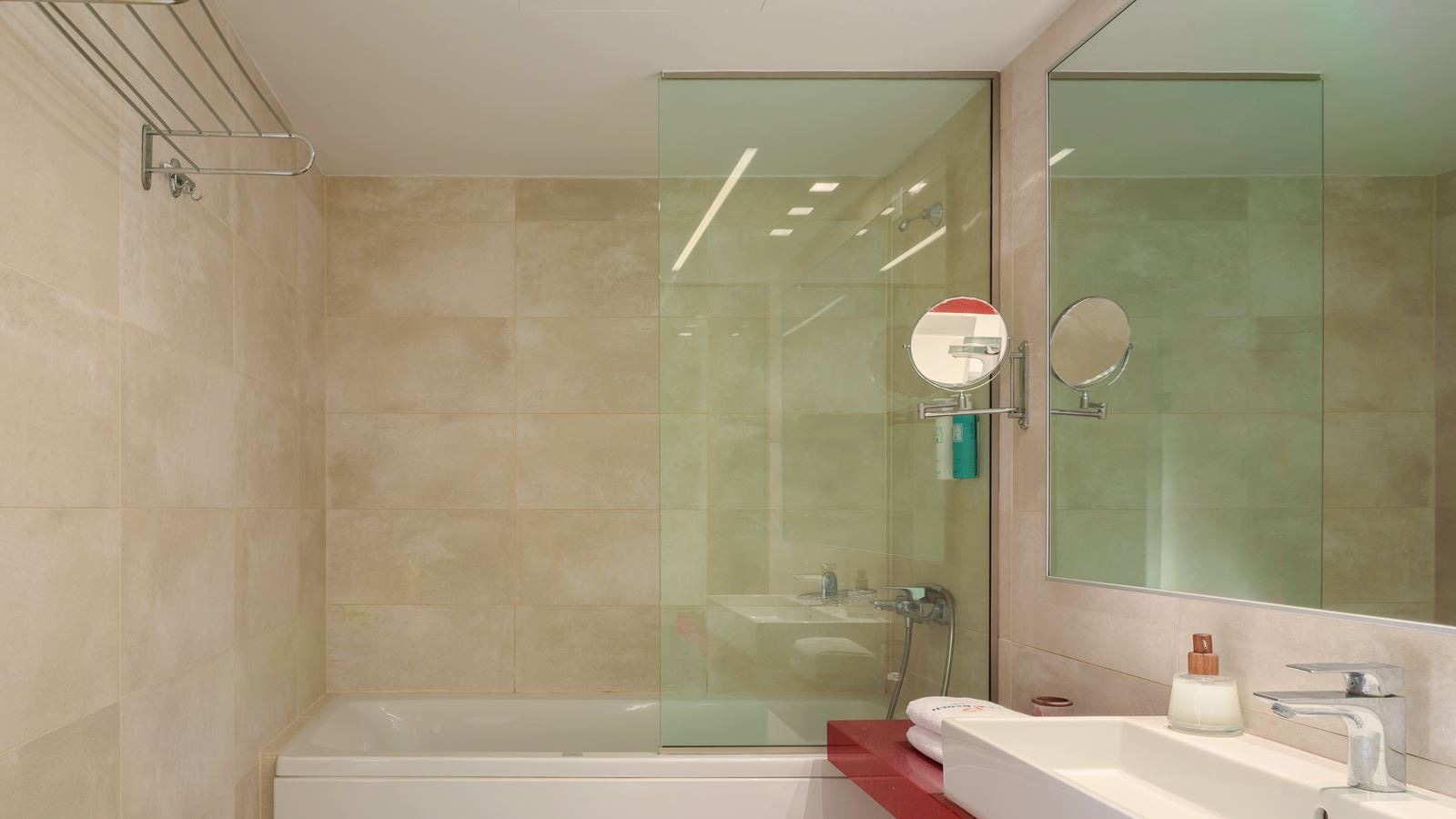 rooms-diamond-suite-beachfront-fsv