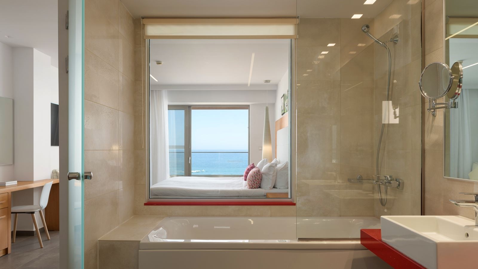 rooms-diamond-suite-beachfront-fsv