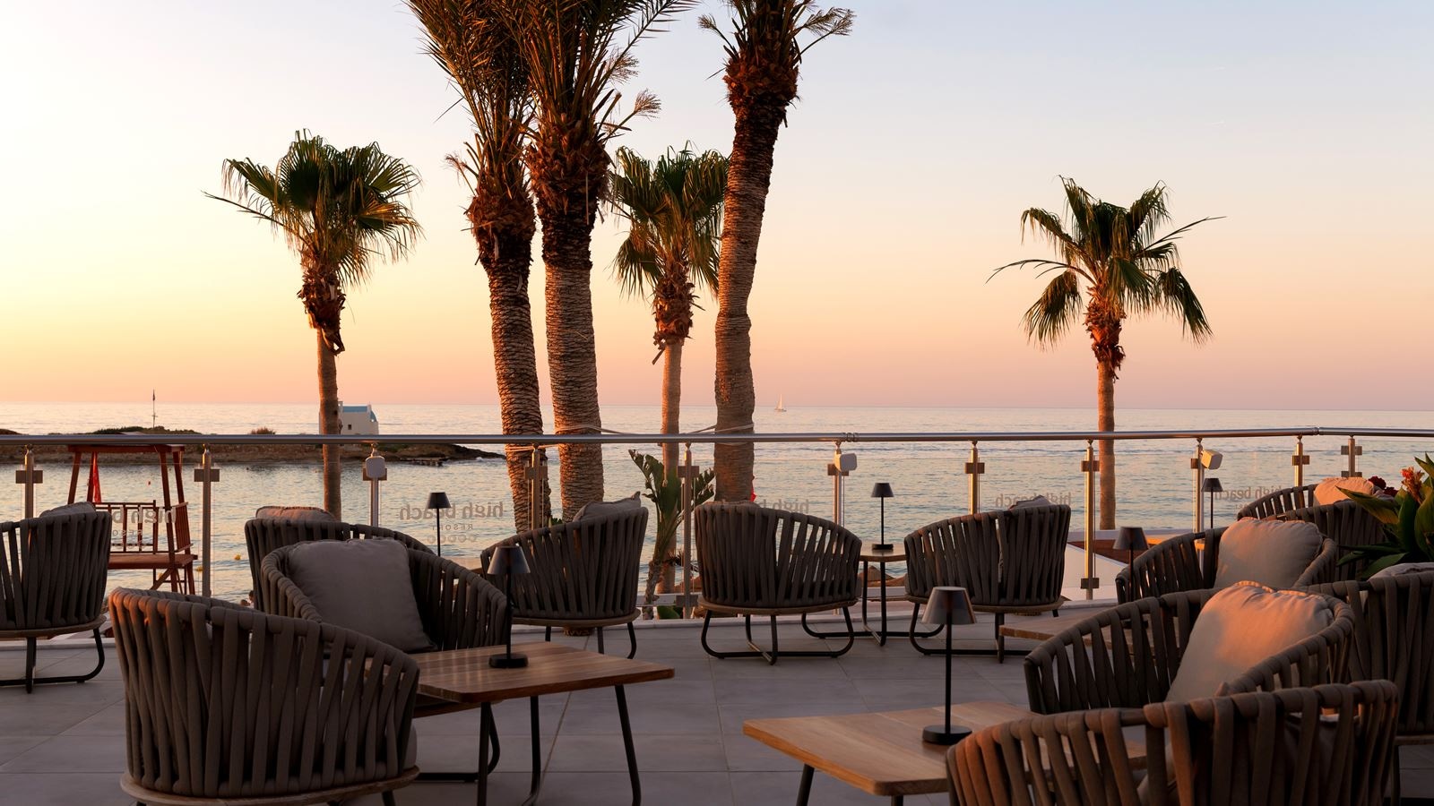 bars-sunset-signature-cocktails-bar