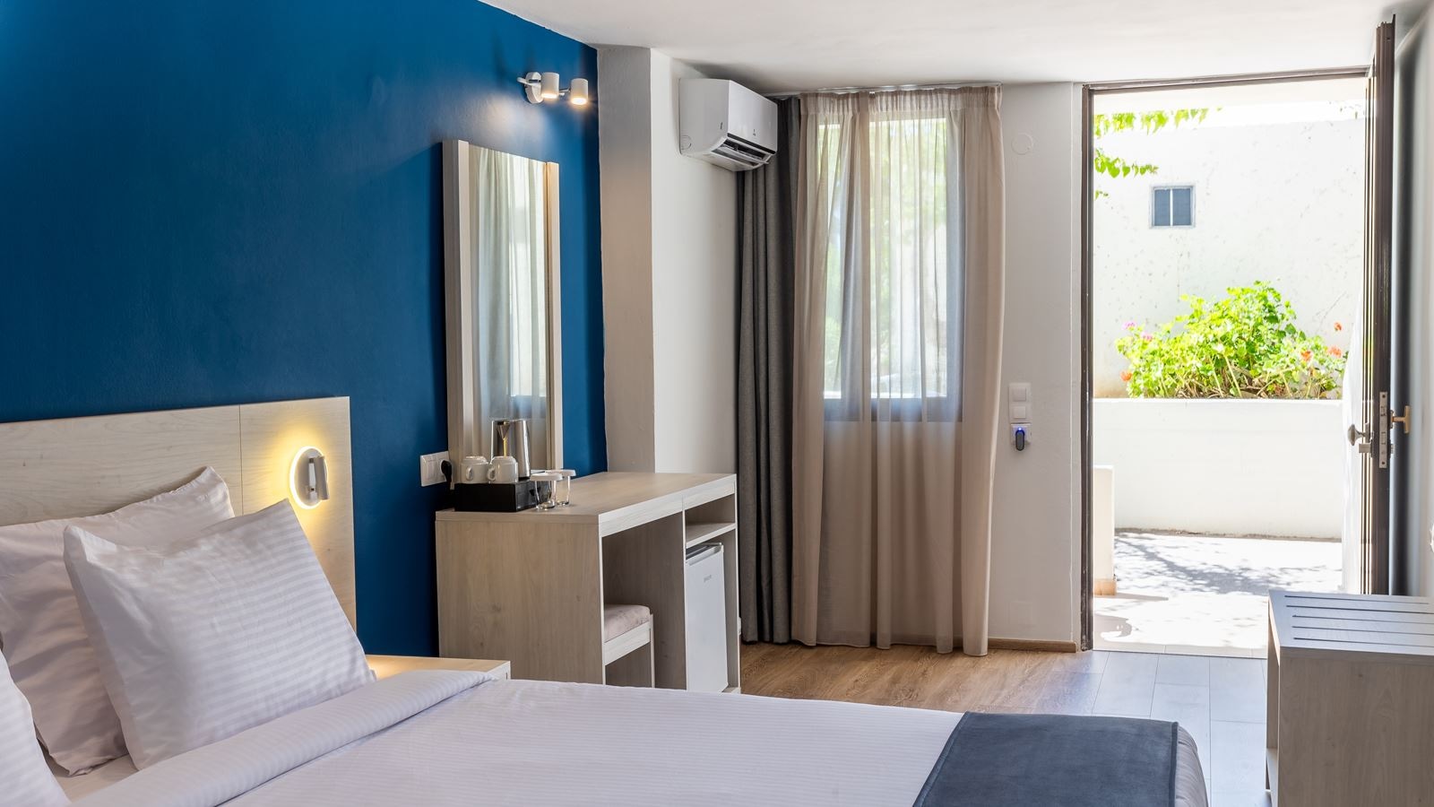 rooms-room-double-garden-view