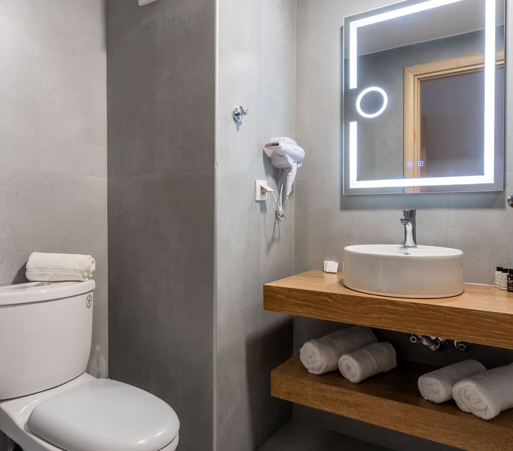 rooms-family-room-with-bunk-bed-garden-view